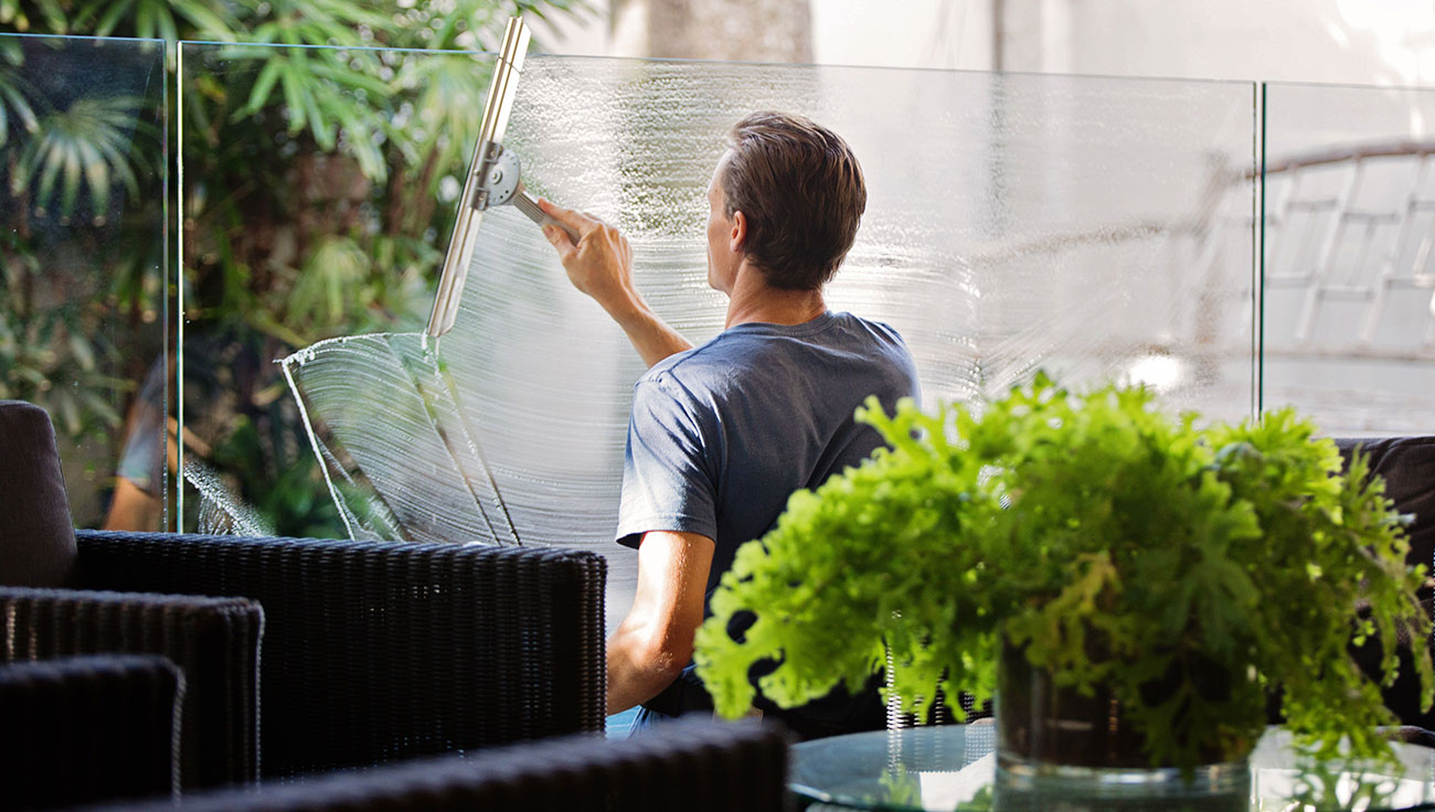 Servizio pulizia vetri e vetrate continue a Pisa Servizio pulizia vetri e vetrate continue a Pisa